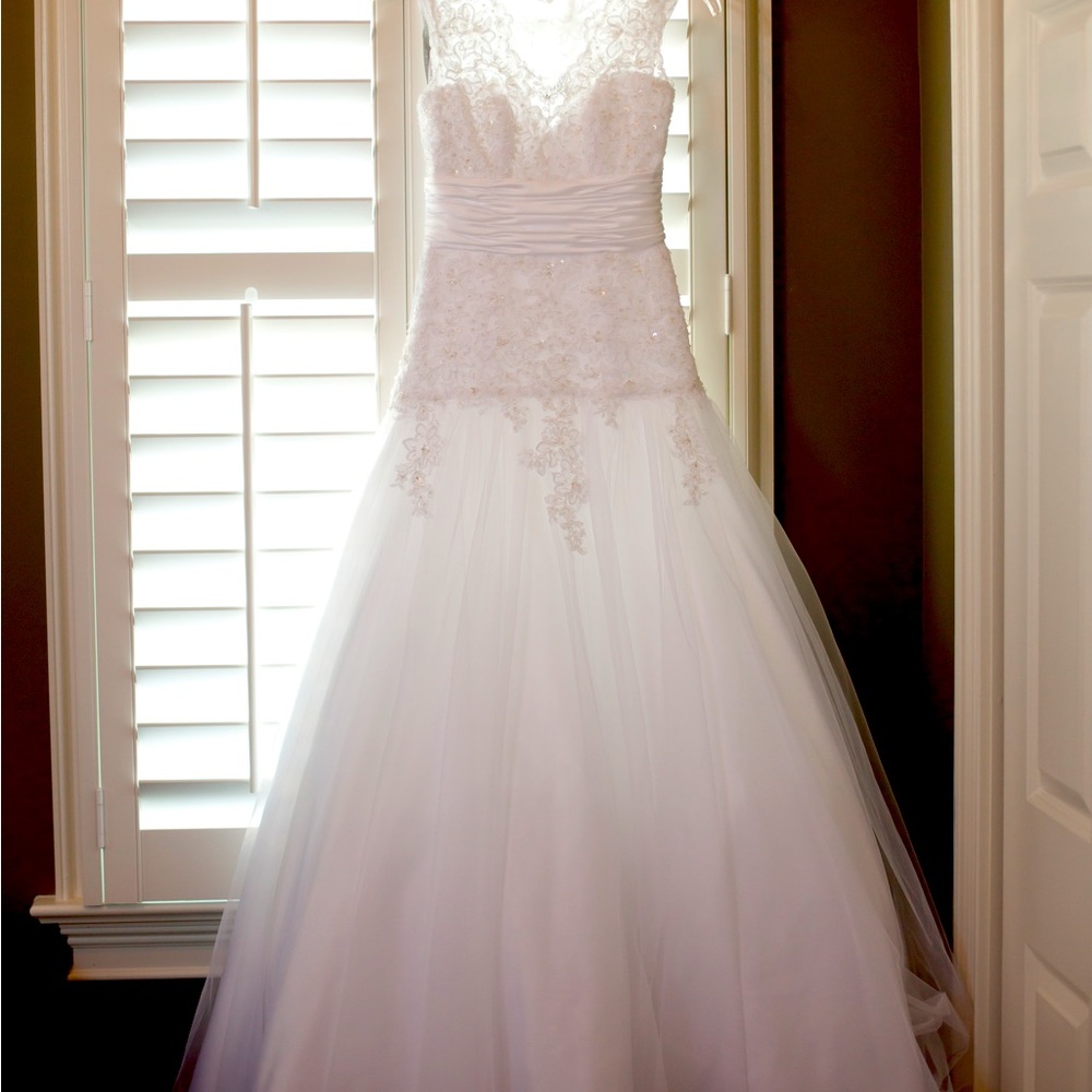 Wedding Dress Alfred Angelo. Size 2